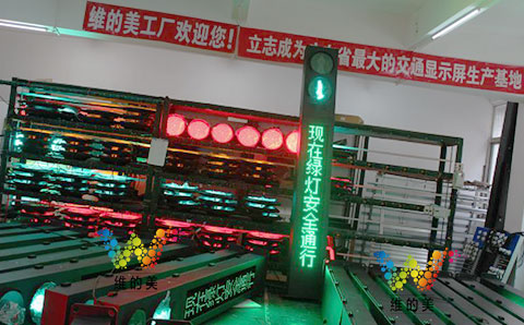 東莞筆架山大道<a href=http://m.game5188.com/ target=_blank class=infotextkey>交通信號燈</a>1.jpg