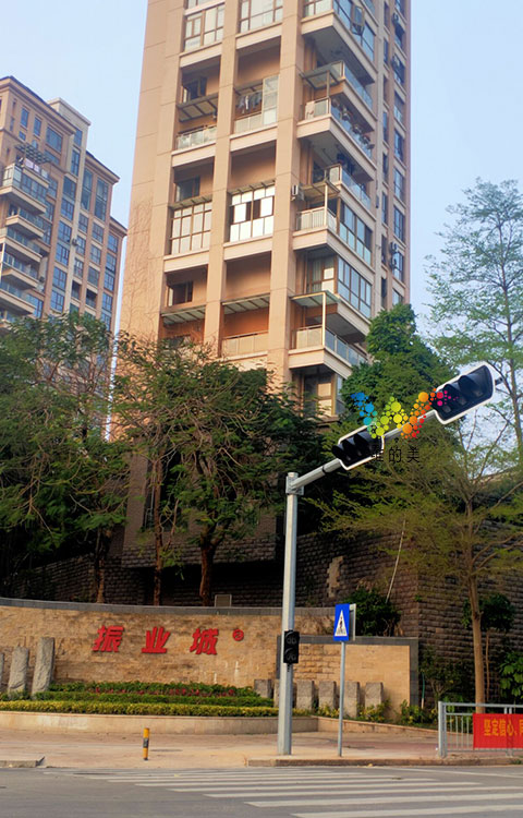 深圳橫崗深峰路<a href=http://m.game5188.com/ target=_blank class=infotextkey>交通信號燈</a>改造1.jpg