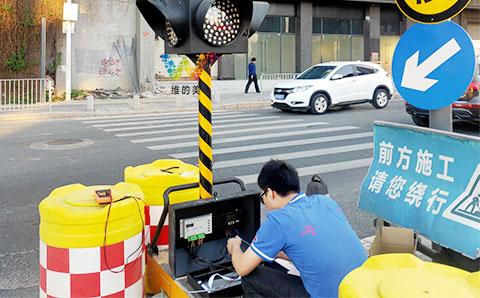 深圳平湖臨時紅綠燈加急安裝8.jpg